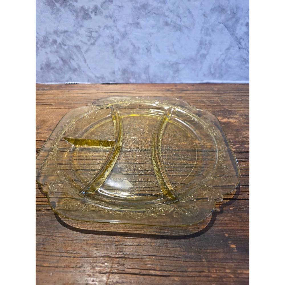 Vintage Federal Glass Patrician Spoke Yellow Depression Glass Divided GrillPlate
